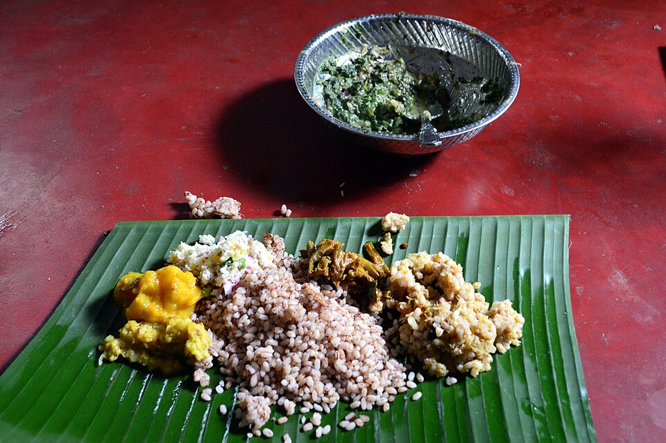 Traditionelles Jaffna Bananenblatt-Festmahl (Roter Reis & 5 Currys)